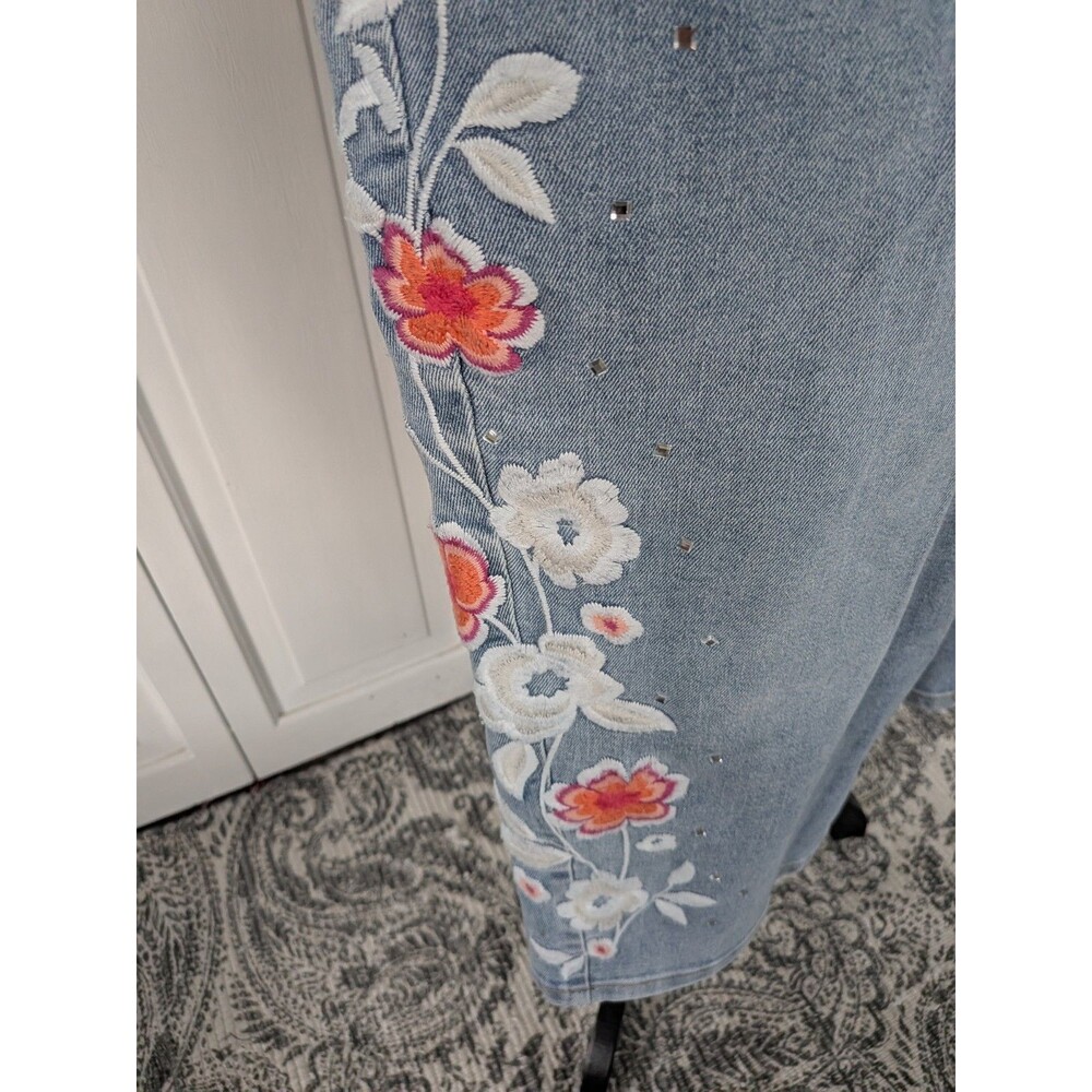 Lane Bryant Signature Fit Straight Leg Crop Jean 20P Lt Bl Embroidery Rhinestone - Picture 4 of 16